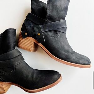 UGG Eliot’s suede ankle Bootie